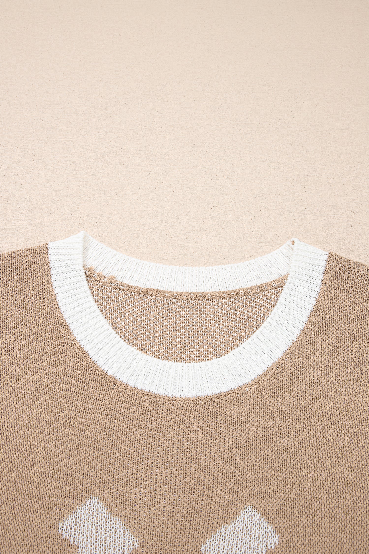 Horse Shoe Pattern Contrast Trim Short Sleeve Sweater