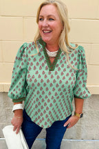Green Plus Size Floral Print Contrast Trim V Neck Bracelet Sleeve Blouse