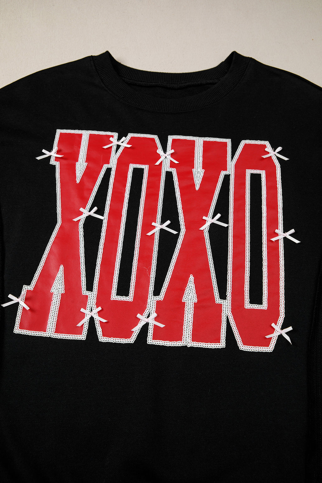 Bow Sequin XOXO Letter Graphic Exposed Seam Baggy Sweatshirt