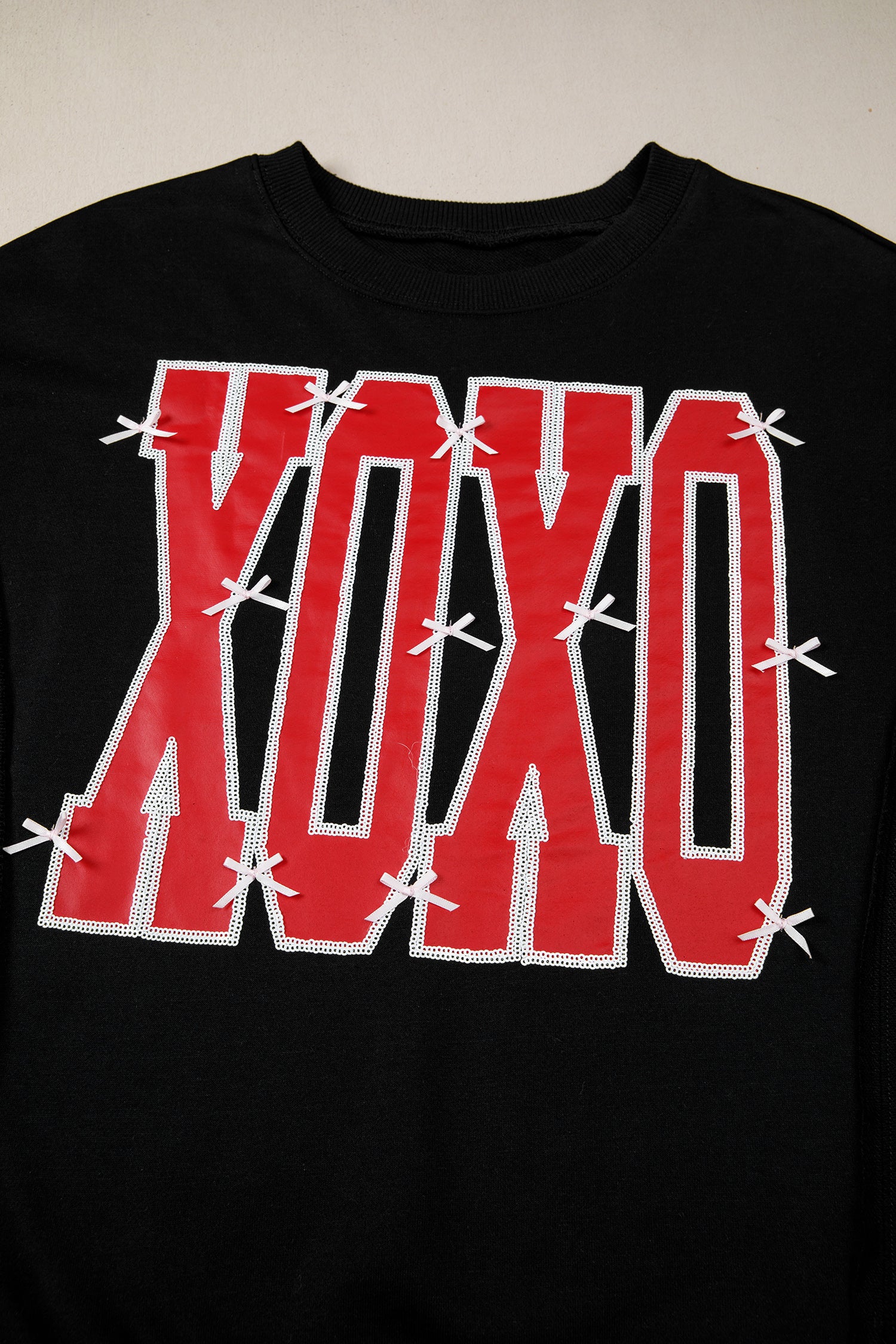 Bow Sequin XOXO Letter Graphic Exposed Seam Baggy Sweatshirt