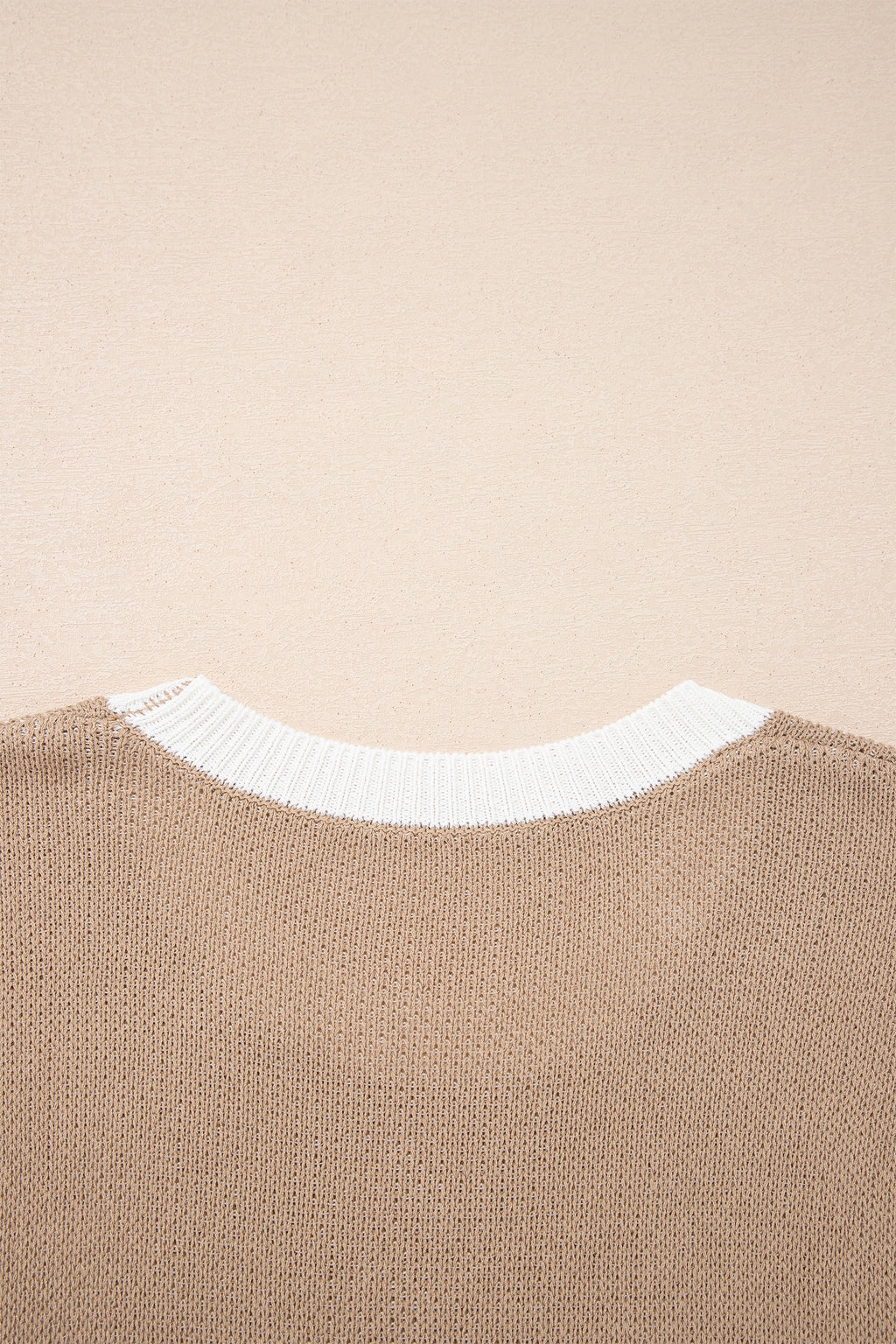 Horse Shoe Pattern Contrast Trim Short Sleeve Sweater