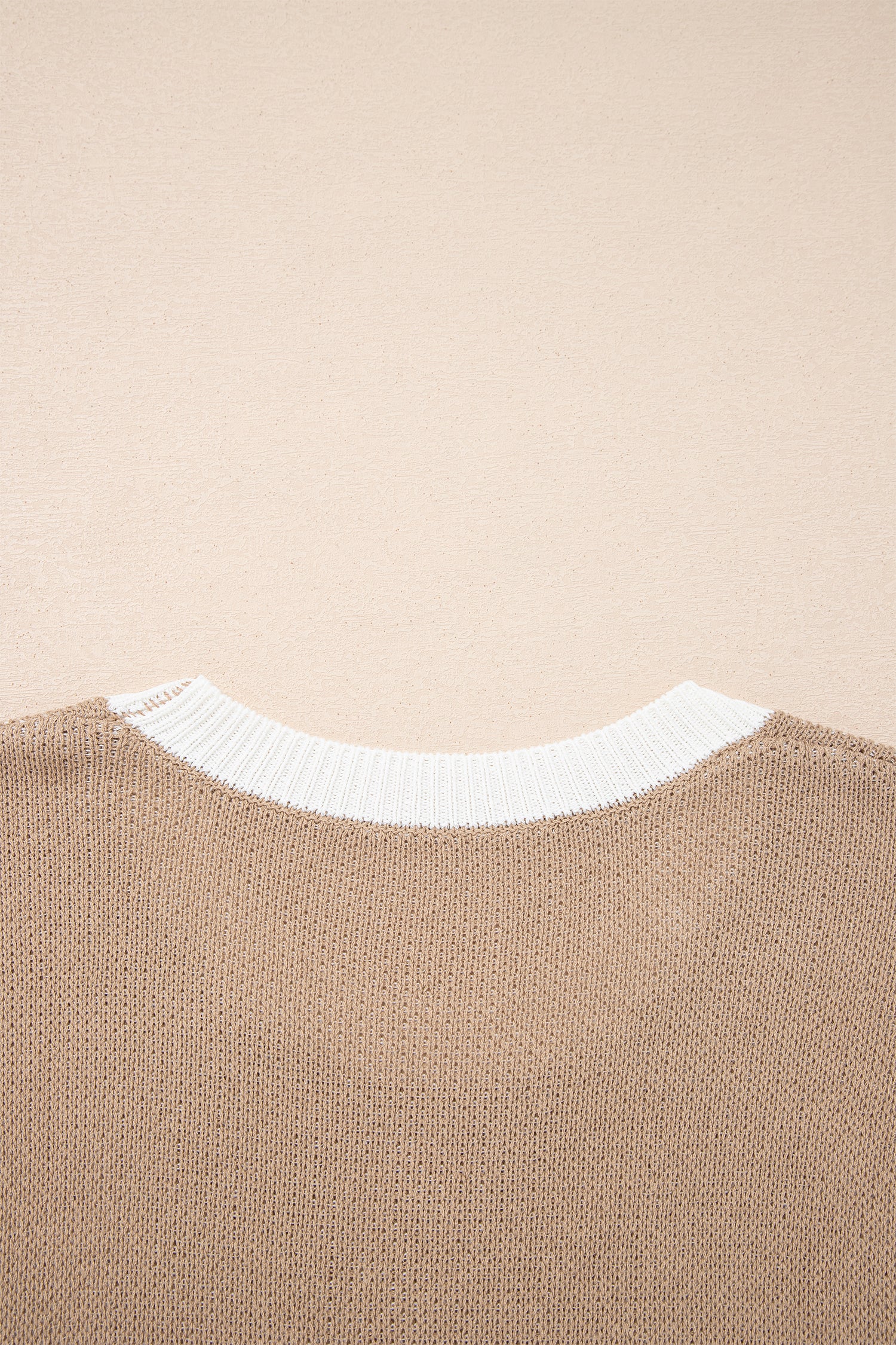 Horse Shoe Pattern Contrast Trim Short Sleeve Sweater