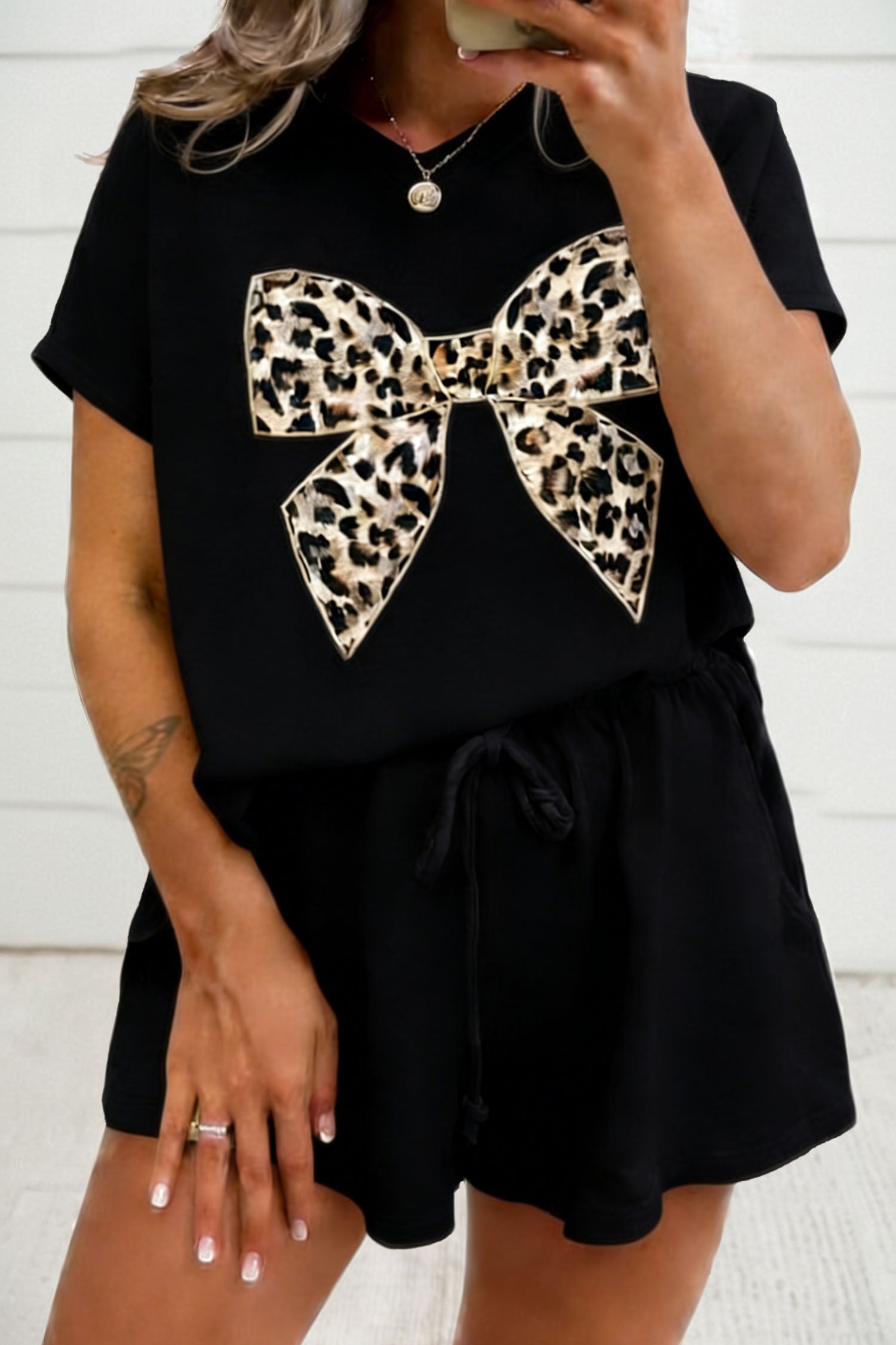 Contrast Leopard Bow Patched V Neck Loose Tee Drawstring Shorts 2pcs Outfit