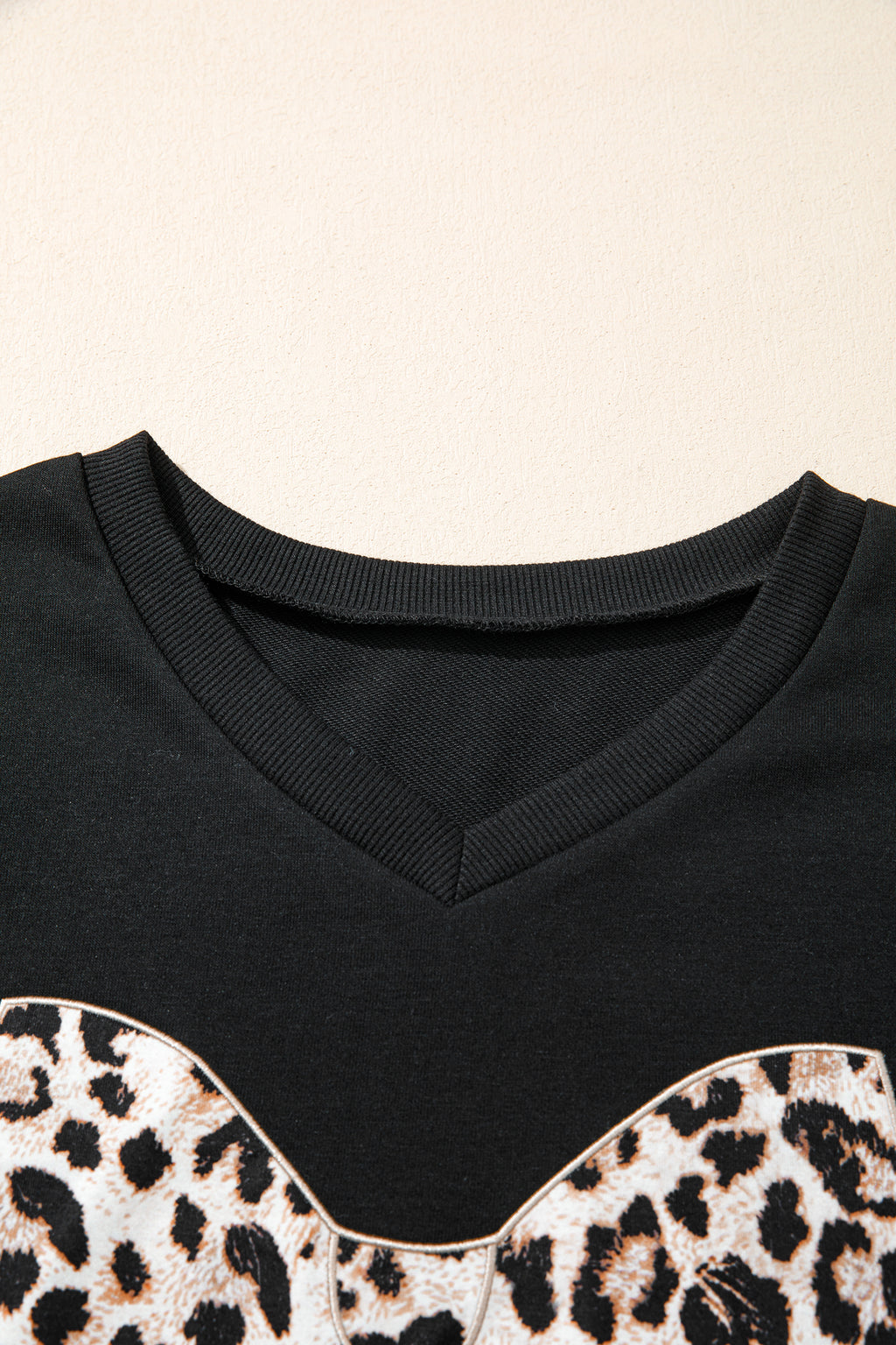 Contrast Leopard Bow Patched V Neck Loose Tee Drawstring Shorts 2pcs Outfit