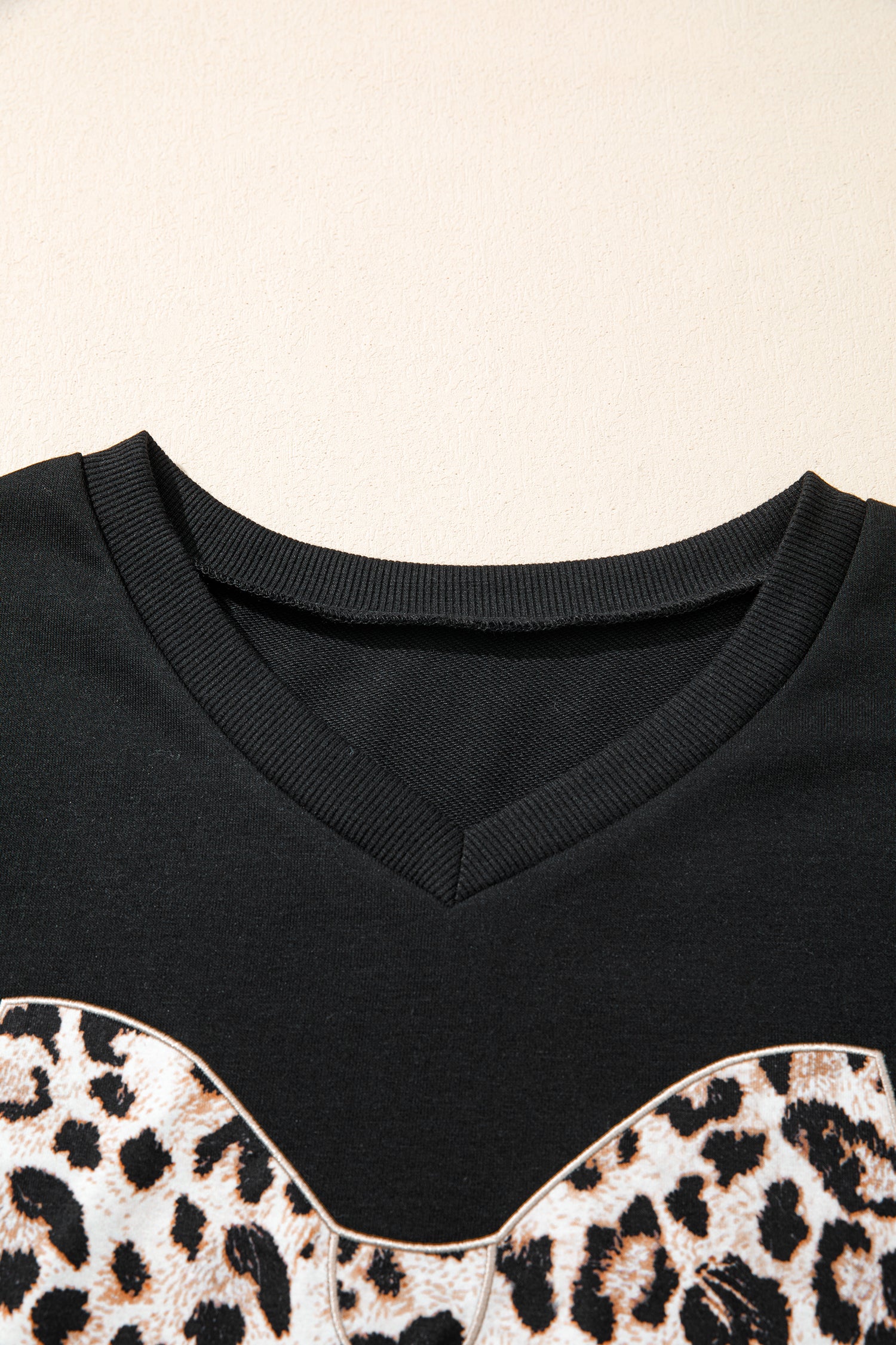 Contrast Leopard Bow Patched V Neck Loose Tee Drawstring Shorts 2pcs Outfit