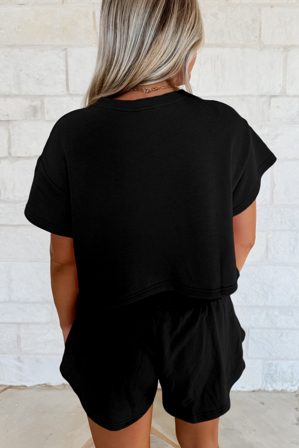 2pcs Cropped Tee and Ruffle High Waist Skort Set
